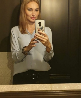 Со мной ты окунешься в мир страсти и наслаждения. У меня есть все, чтобы удовлетворить твои самые смелые фантазии. Я готова предложить тебе широкий спектр услуг, от классического массажа до экстаза от оральных ласк. Позволь мне позаботиться о тебе и воплотить все твои самые сокровенные желания. У меня множество отличных отзывов от моих довольных клиентов. Фото в профиле настоящие и проверенные. 📷💯 Тебе осталось только написать мне и насладиться моим нежным прикосновением в компании прекрасной Москвы. Жду тебя, милый! 😘💋🌹 Нинуля